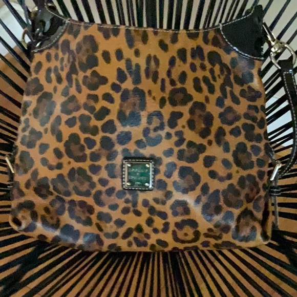Dooney & Bourke Handbags - Dooney bourke purse cheetah print great condition